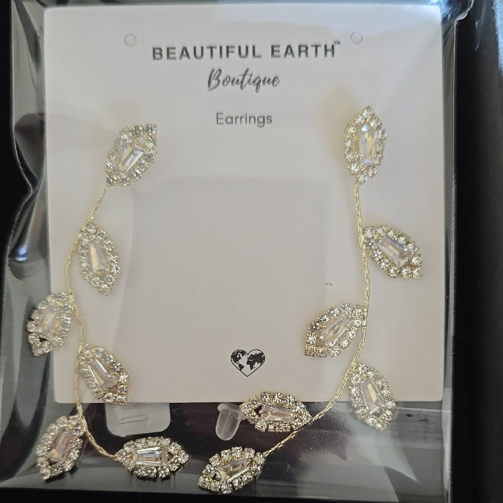 Pale Gold Leaf Shaped Earrings with Intricate Filigree Design